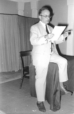 Rudolf Frank bei einem Rezitationsabend 1965 in Luzern